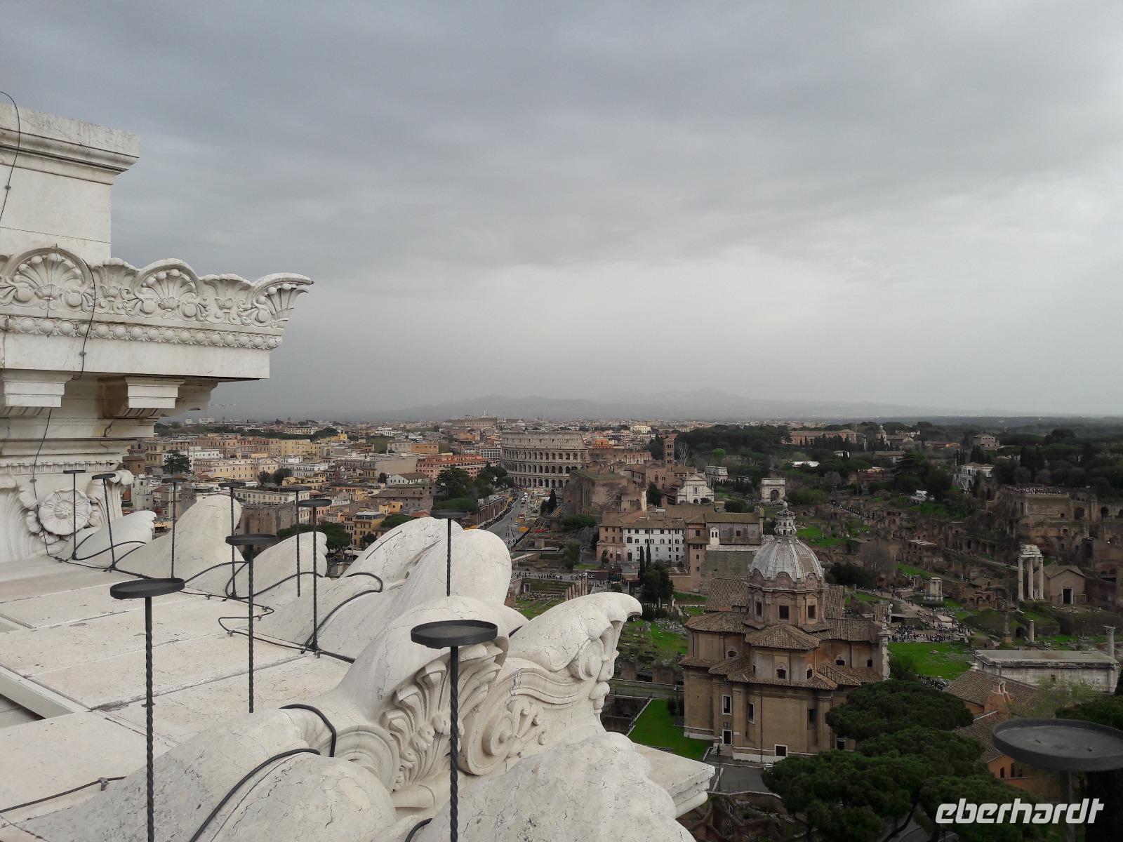 10_Rom_Blick v.Nationaldenkm._1 &ndash; &copy; Walburga Lindner (Eberhardt TRAVEL)