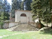 Serra San Bruno Wunschquelle Kirche Ricostruita  &ndash; &copy; Ingrid Langer (Eberhardt TRAVEL)