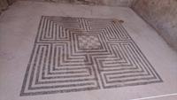 Sehr gut erhaltenes Mosaik in Pompeji