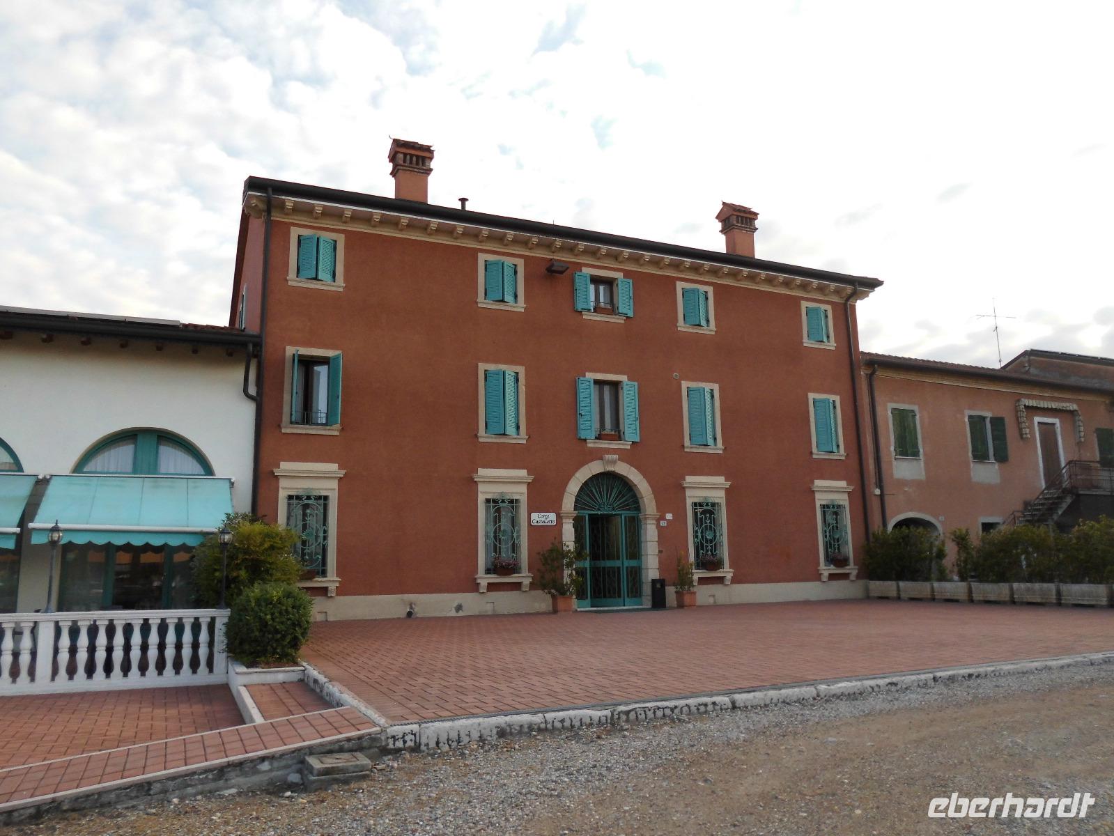  Hotel in  Pradelle  &ndash; &copy; Adelheid Fritzsche (Eberhardt TRAVEL)