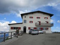Kurzer Stopp am Alpenrosenhof am Penser Joch &ndash; &copy; Doreen Päßler (Eberhardt TRAVEL)