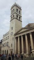 Assisi (Piazza del Comune - Volkspalast mit Kirche Santa Maria sopra Minerva) &ndash; &copy; Katrin Deutschbein (Eberhardt TRAVEL)