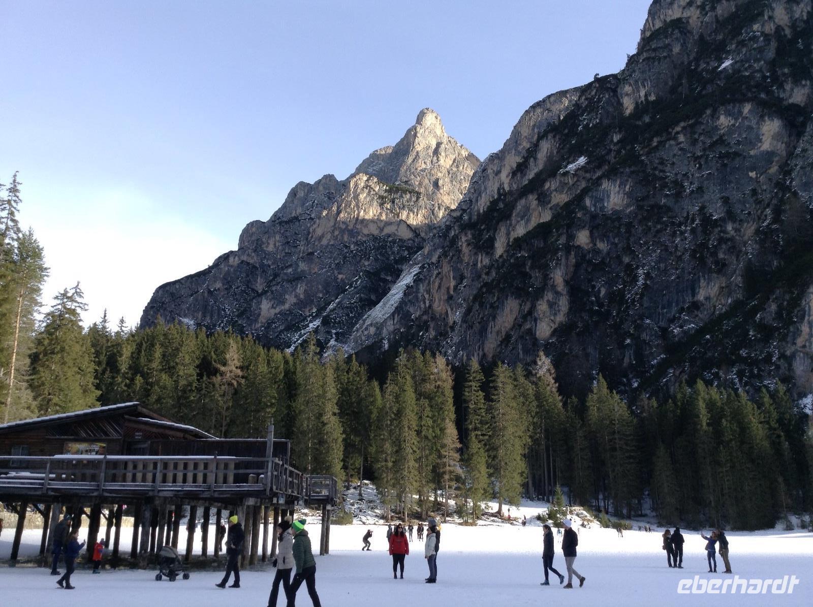 Pragser Wildsee zugefroren &ndash; &copy; Uta Schöne (Eberhardt TRAVEL)