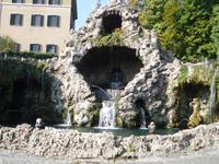 Brunnen in den Vatik. GÃ€rten &ndash; &copy; Ingrid Langer (Eberhardt TRAVEL)
