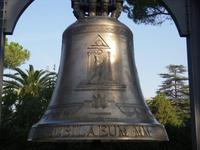 Glocke im Vatik. Garten &ndash; &copy; Ingrid Langer (Eberhardt TRAVEL)