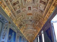 der Gang mit den geografischen Karten Italiens &ndash; &copy; Uta Schöne (Eberhardt TRAVEL)