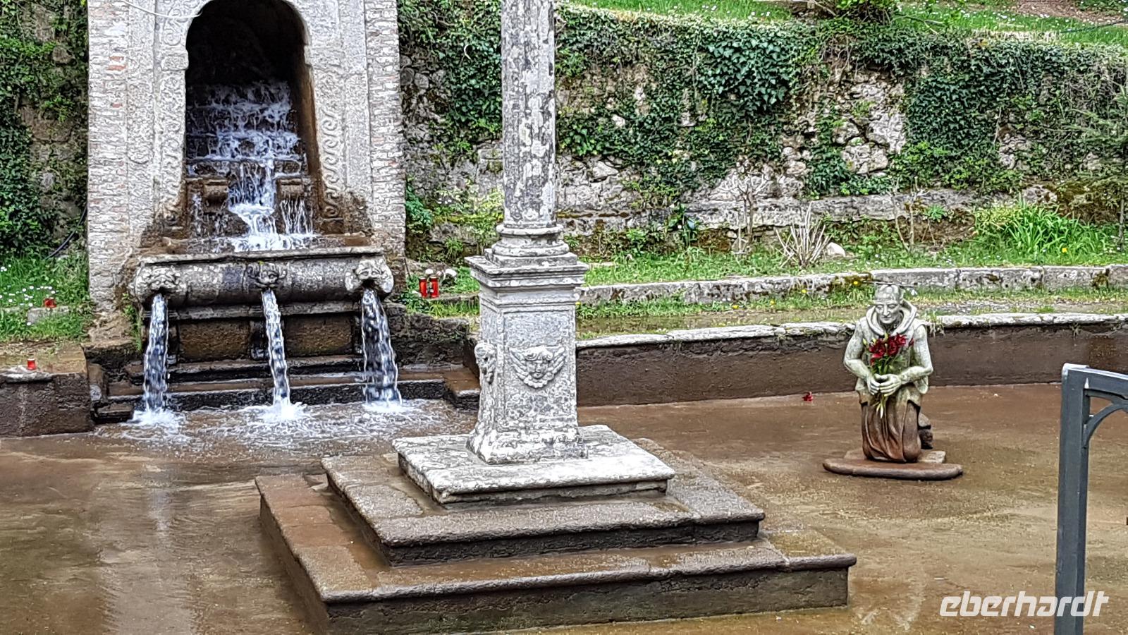 Wunschbrunnen des heiligen Bruno 20190418 130242 &ndash; &copy; Marlies Thrum (Eberhardt TRAVEL)
