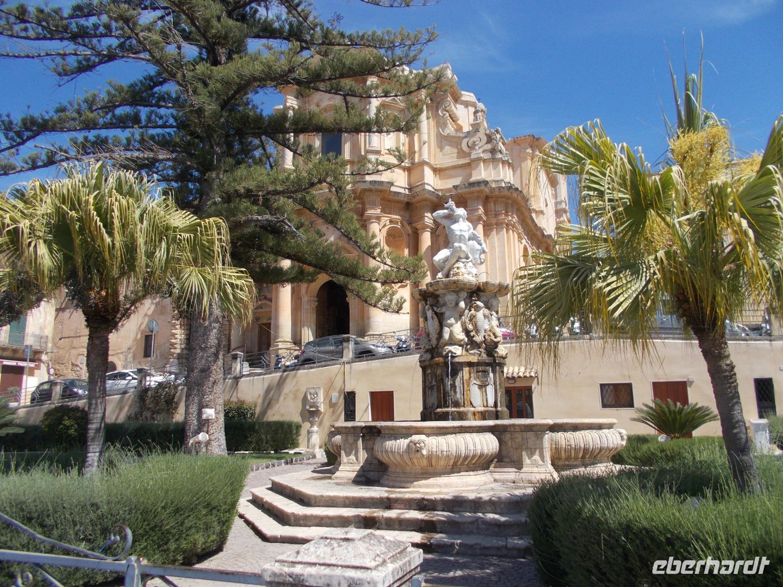 DSCN2768 Neptunbrunnen Noto &ndash; &copy; Kerstin Veit (Eberhardt TRAVEL)