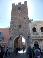DSCN2698  Porta Catania Taormina &ndash; &copy; Kerstin Veit (Eberhardt TRAVEL)