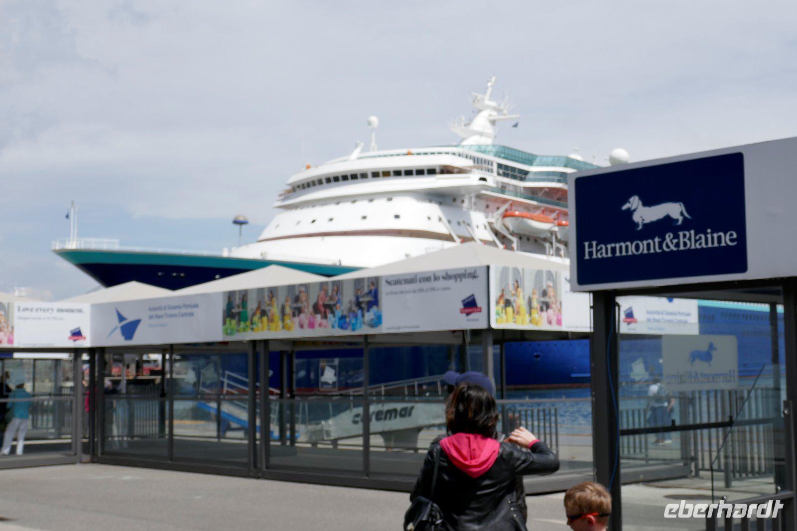 Fährhafen Neapel &ndash; &copy; Philipp Schmitz (Eberhardt TRAVEL)