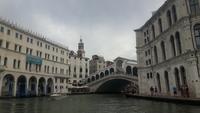 Fahrt mit dem Wassertaxi durch den Canal Grande (Rialtobrücke) &ndash; &copy; Katrin Deutschbein (Eberhardt TRAVEL)