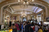 Cafe Gaberinus Innen (Cafe neben Theater) &ndash; &copy; Philipp Schmitz (Eberhardt TRAVEL)