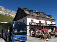 36_Dolomiten_Pordoijoch &ndash; &copy; Walburga Lindner (Eberhardt TRAVEL)