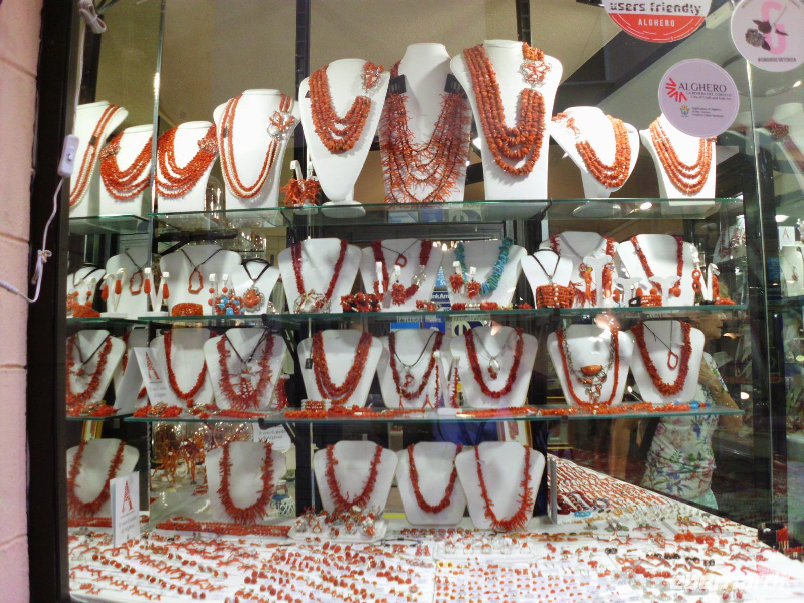 Alghero - Korallenschmuck an jeder Ecke &ndash; &copy; Anne-Katrin Müller (Eberhardt TRAVEL)