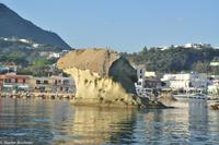Ausflug nach Capri - Hafen von Lacco Ameno (Ischia) - Der Pilz - Il Fungo &ndash; &copy; Martin Büchner (Eberhardt TRAVEL)