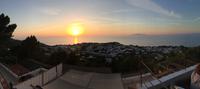 145 Wenn bei Capri die rote Sonne im Meer versinkt - Abschlussabendessen in Anacapri &ndash; &copy; Patrick Fritzsche (Eberhardt TRAVEL)