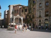 Piazza delle Cisterne &ndash; &copy; Gabriele Schwarze (Eberhardt TRAVEL)