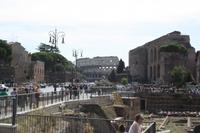 Blick übers Forum zum Colosseum