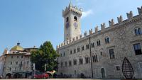 Trient - Domplatz &ndash; &copy; Betina Marinow (Eberhardt TRAVEL)