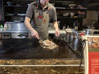Okonomiyaki Zubereitung &ndash; &copy; Sabine Letzybyll (Eberhardt TRAVEL)