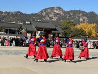 Nationalpalast Seoul - Wachablösung &ndash; &copy; Sabine Letzybyll (Eberhardt TRAVEL)