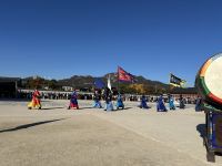 Nationalpalast Seoul - Wachablösung &ndash; &copy; Sabine Letzybyll (Eberhardt TRAVEL)