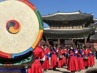 Nationalpalast Seoul - Wachablösung &ndash; &copy; Sabine Letzybyll (Eberhardt TRAVEL)
