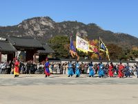 Nationalpalast Seoul - Wachablösung &ndash; &copy; Sabine Letzybyll (Eberhardt TRAVEL)