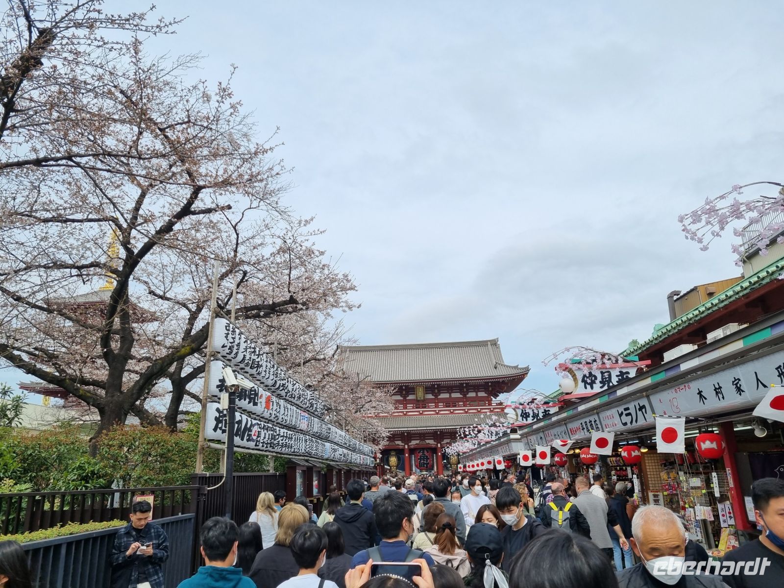 Tokio - Asakusa-Tempel &ndash; &copy; Katrin Deutschbein (Eberhardt TRAVEL)