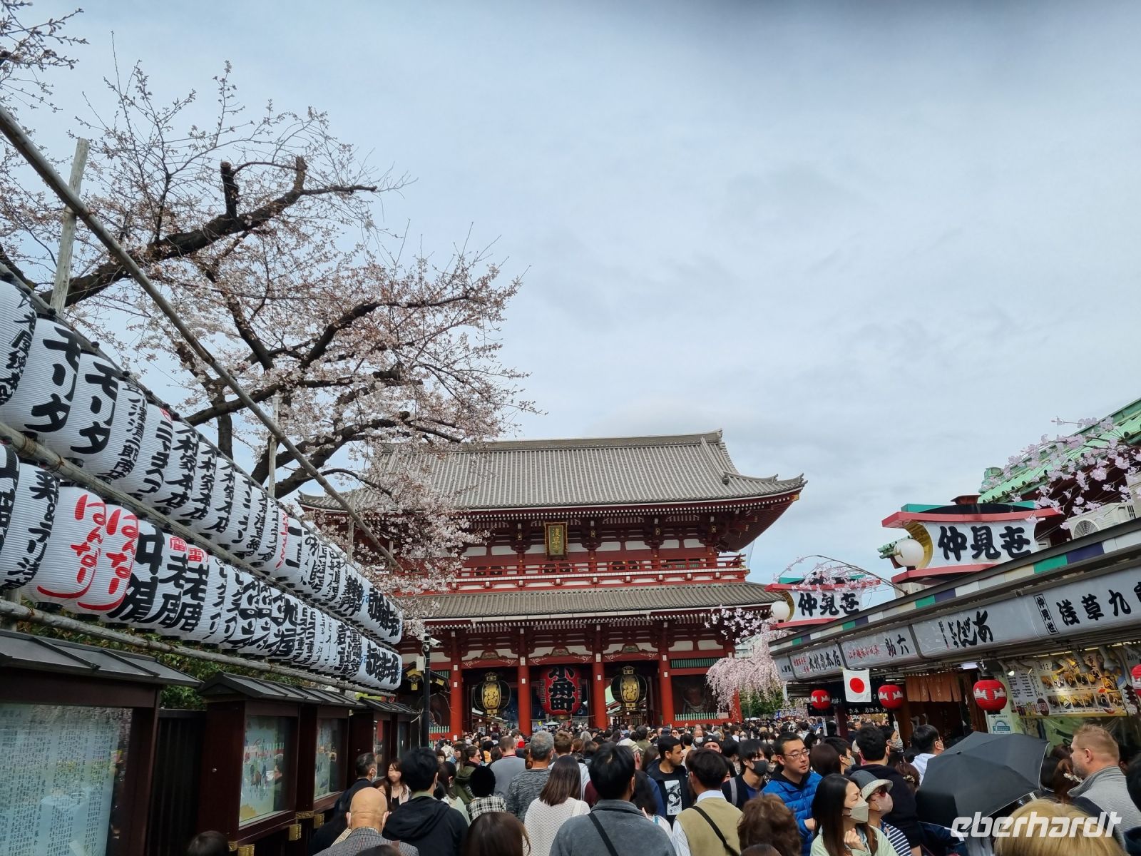 Tokio - Asakusa-Tempel &ndash; &copy; Katrin Deutschbein (Eberhardt TRAVEL)