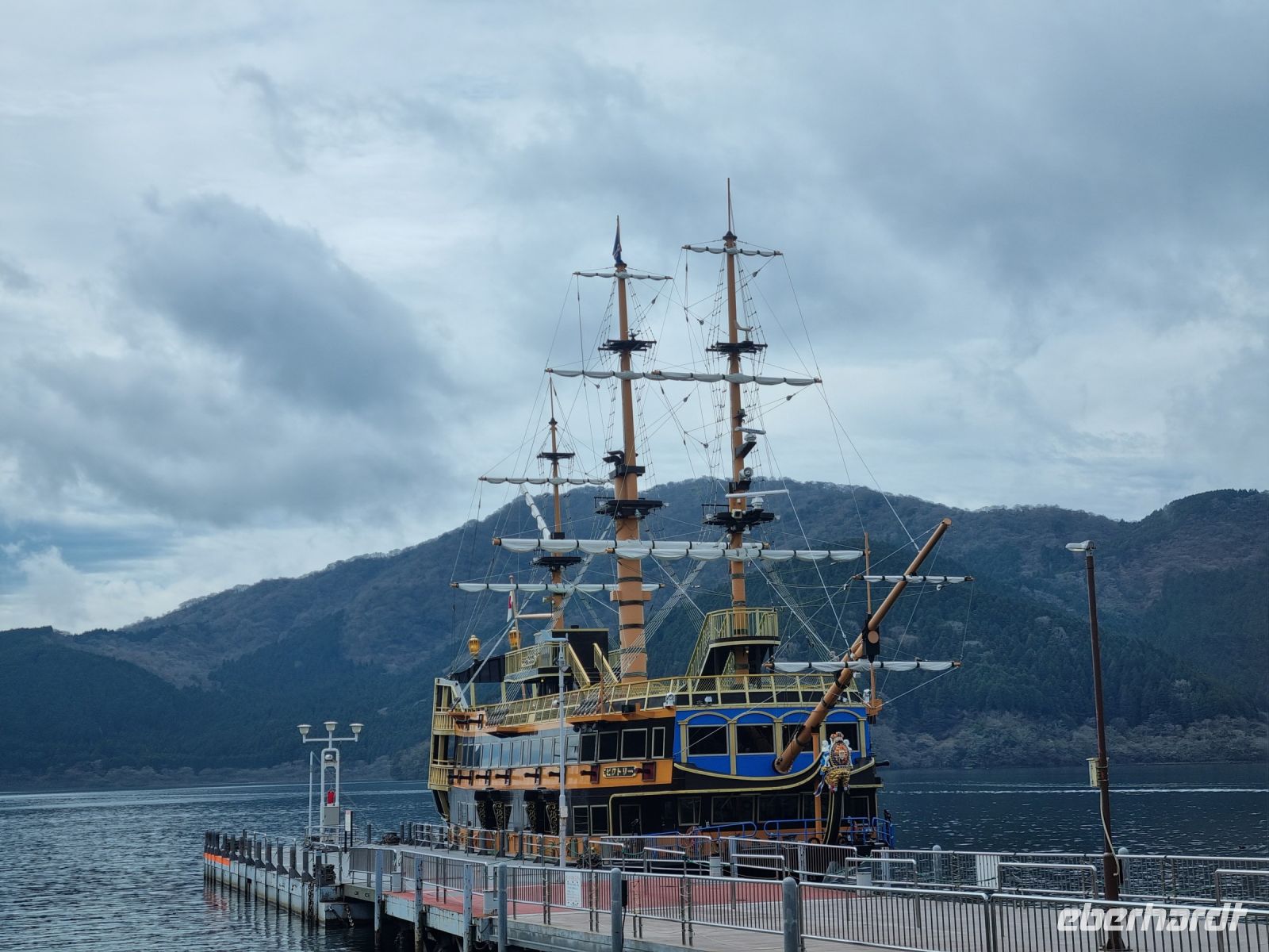 Hakone - Bootsfahrt auf dem Ashi-See &ndash; &copy; Katrin Deutschbein (Eberhardt TRAVEL)