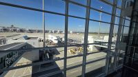 003 – Am Flughafen Dresden &ndash; &copy; Vivien Fiedler (Eberhardt TRAVEL)