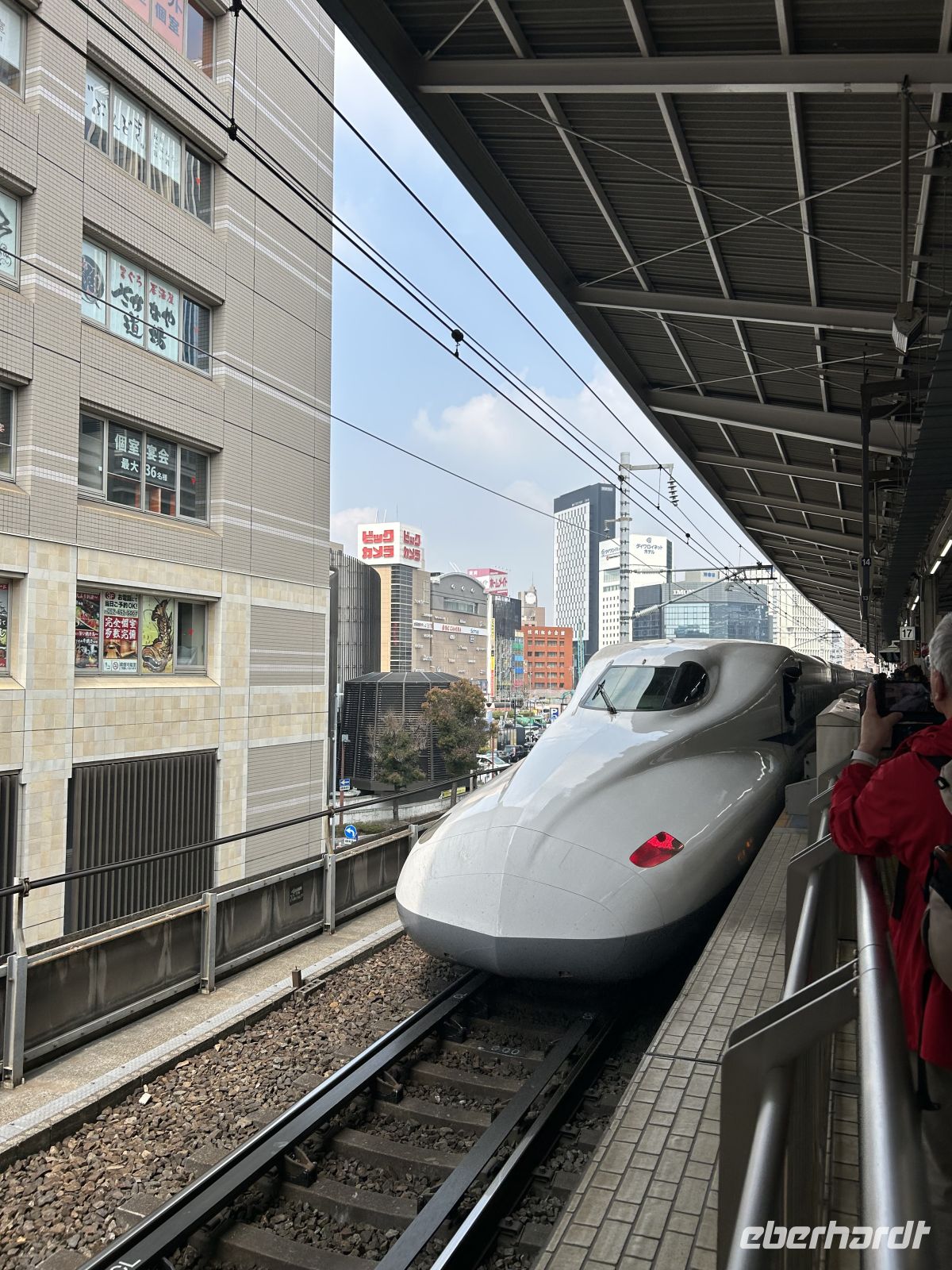 Shinkansen Schnellzug &ndash; &copy; Mary Dobberkau (Eberhardt TRAVEL)
