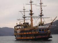 Fahrt mit dem Piratenschiff auf dem Ashi-See
