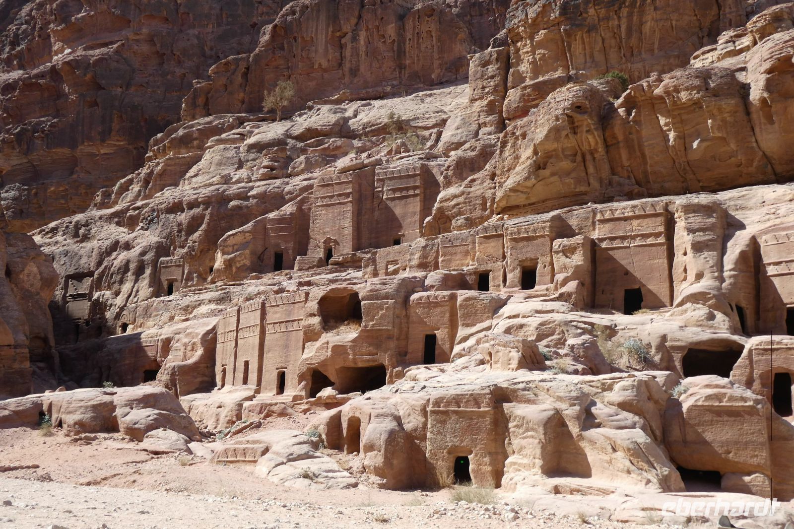 viele viele Gräber &ndash; &copy; Gina Egenolf (Eberhardt TRAVEL)