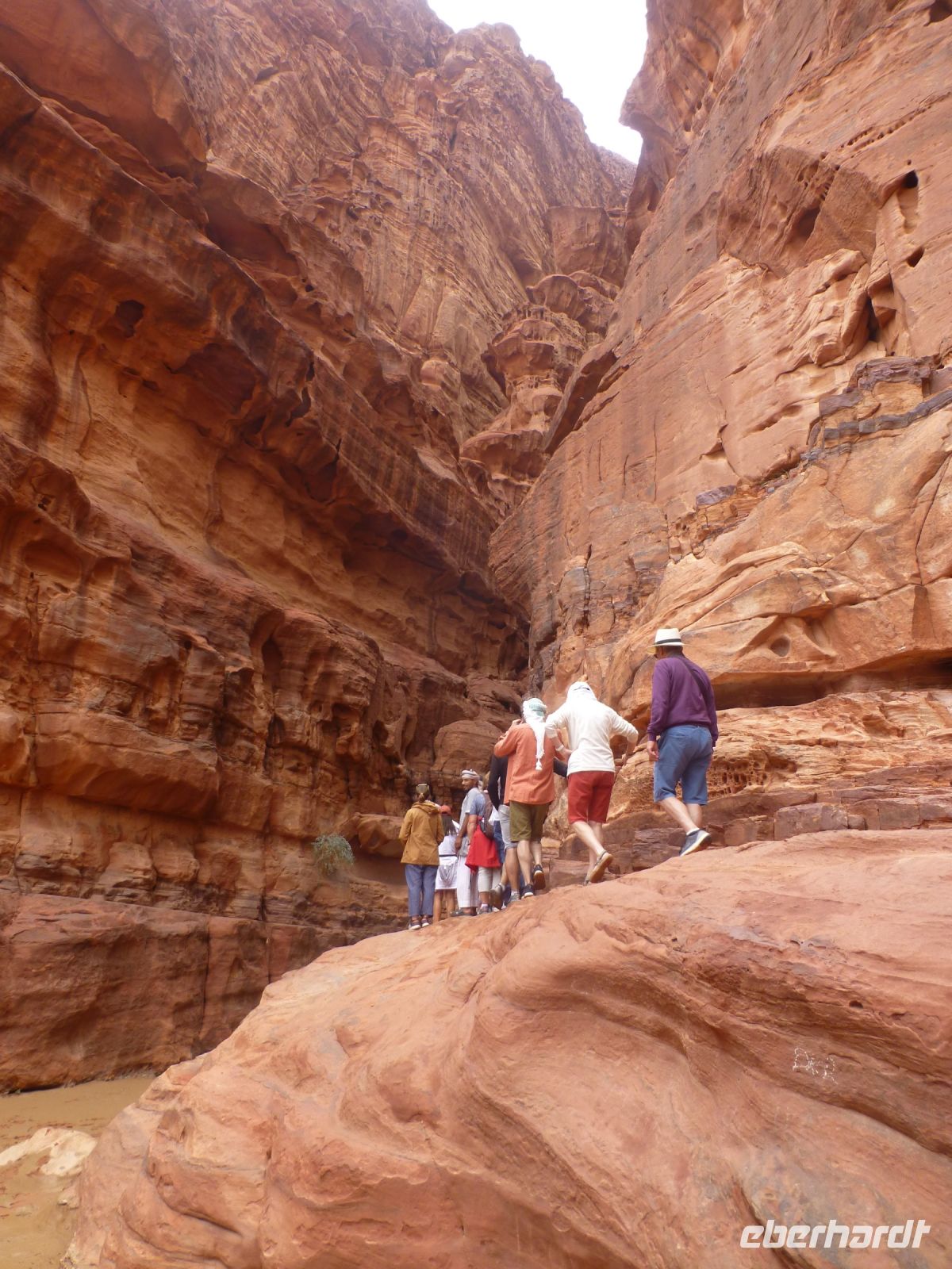 Im Gänsemarsch geht es in die Schlucht, um…. &ndash; &copy; Vivian Kreft (Eberhardt TRAVEL)