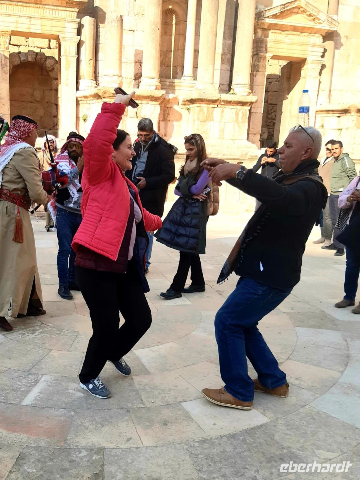 Tanzen in Jerash &ndash; &copy; Julia Kies (Eberhardt TRAVEL)