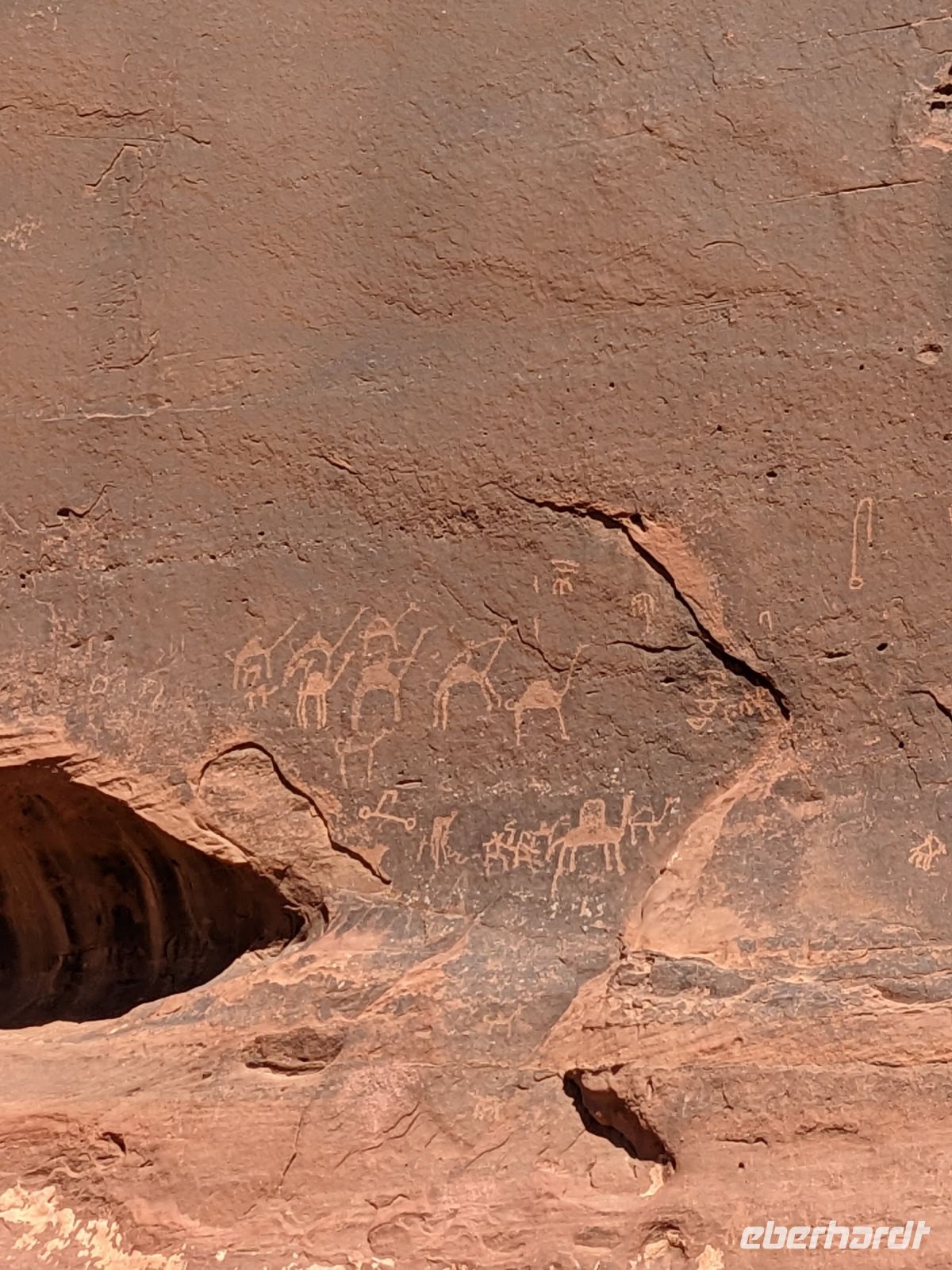 30.7 Wadi Rum - Felsenmalereien &ndash; &copy; Teresa Rumpel (Eberhardt TRAVEL)
