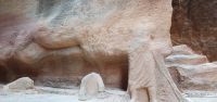 Reste eines Kriegers mit Kamel im Siq &ndash; &copy; Ria Heilmann (Eberhardt TRAVEL)