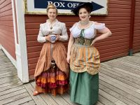 Die feschen Maedel aus Skagway &ndash; &copy; Elisabeth Fox-Maerki (Eberhardt TRAVEL)