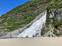 Der Wasserfall am Mendenhallsee &ndash; &copy; Elisabeth Fox-Maerki (Eberhardt TRAVEL)