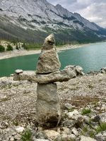 Inukshuk Kurs 101 von 2 Herren geschaffen &ndash; &copy; Elisabeth Fox-Maerki (Eberhardt TRAVEL)