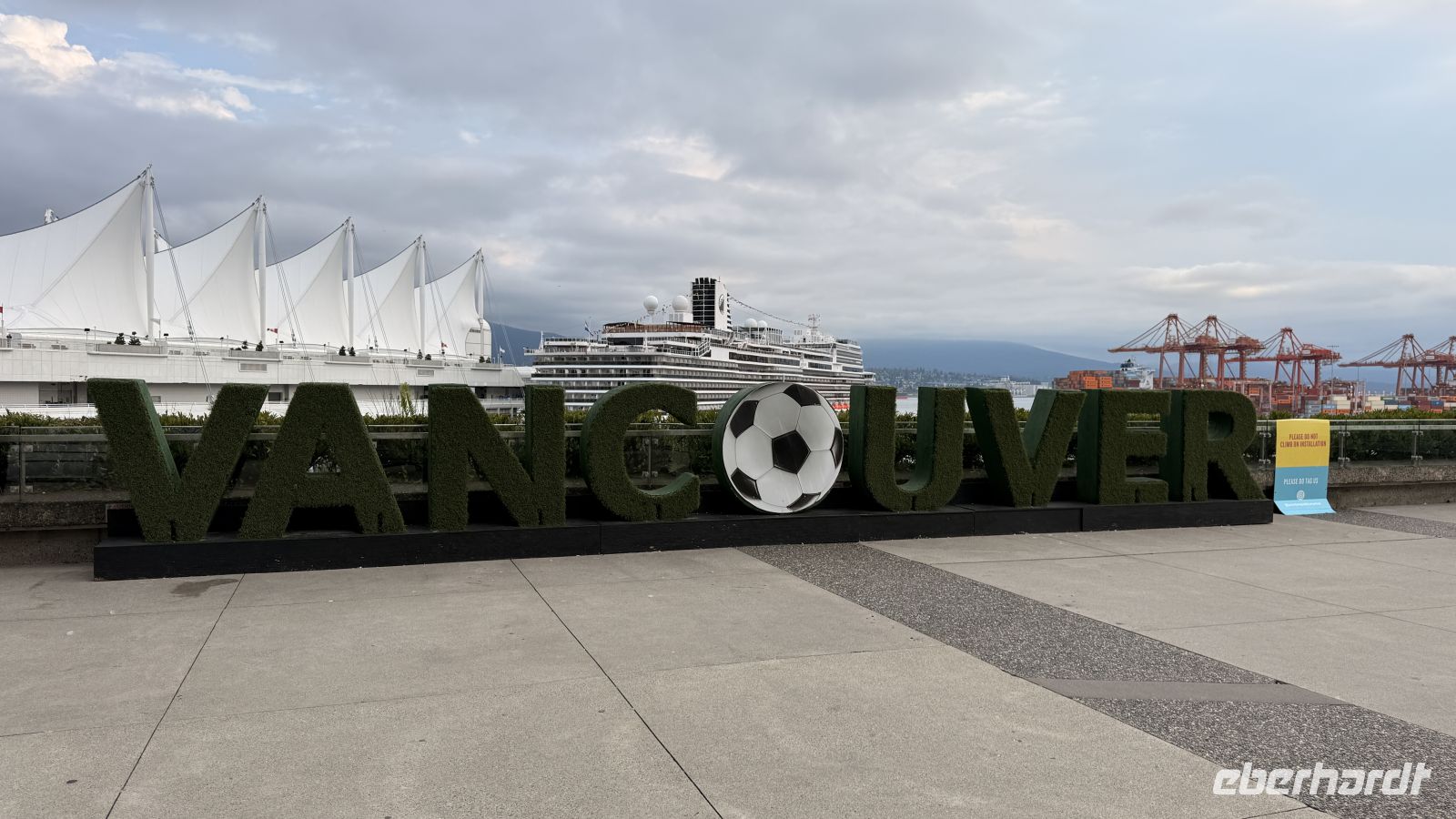 Tag 9, Spaziergang Vancouver/ Blick auf die Ms Koningsdam &ndash; &copy; Leon Prinz (Eberhardt TRAVEL)