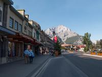 Banff Avenue &ndash; &copy; Anna Stiebing (Eberhardt TRAVEL)