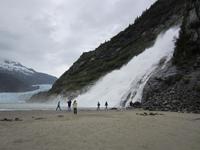 Nuggetwasserfäller am Mendenhall Gletscher &ndash; &copy; Madlen Lippe (Eberhardt TRAVEL)