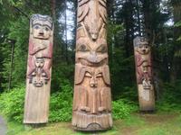 Tlingit Pfaehle &ndash; &copy; Elisabeth Fox-Maerki (Eberhardt TRAVEL)