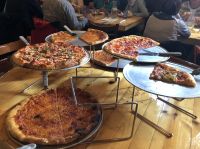 Alaska - Pizza - all you can eat &ndash; &copy; Sabine Letzybyll (Eberhardt TRAVEL)