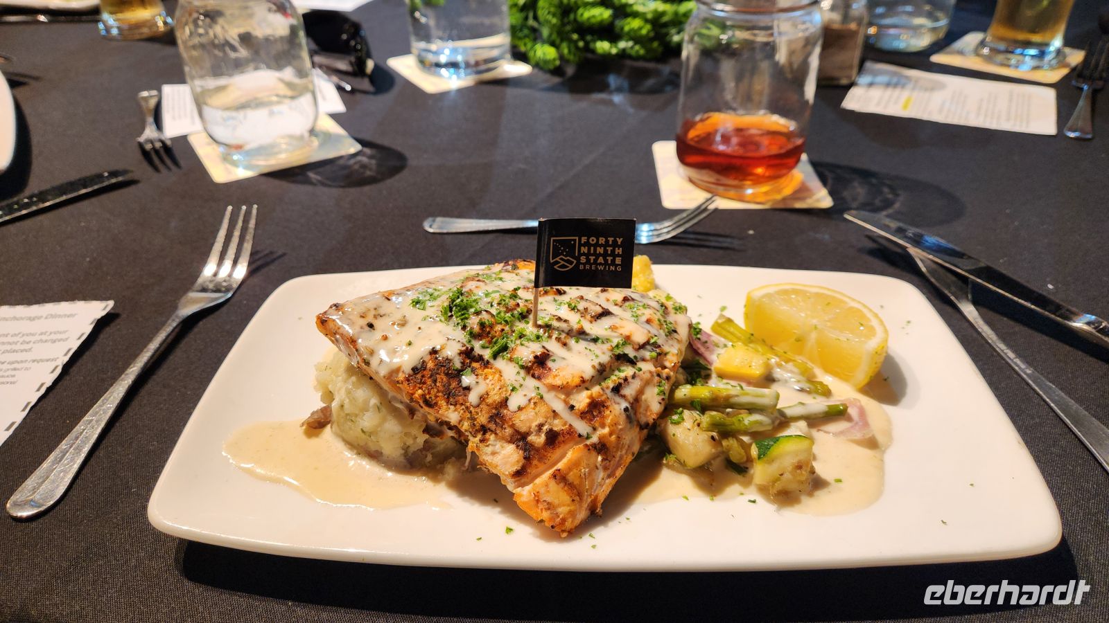 Alaska Lachs zum Abendessen &ndash; &copy; Petra Hady (Eberhardt TRAVEL)