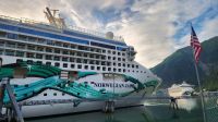 Norwegian Jade im Hafen von Juneau &ndash; &copy; Petra Hady (Eberhardt TRAVEL)