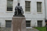 John Harvard &ndash; &copy; Frank Nimschowski (Eberhardt TRAVEL)